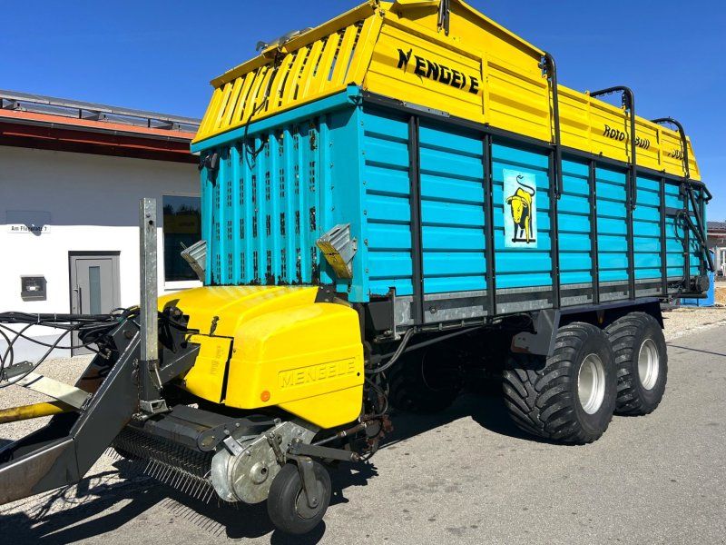 Mengele Rotobull 7000 mit K80-Untenanhängung und Nachlauflenkachse
