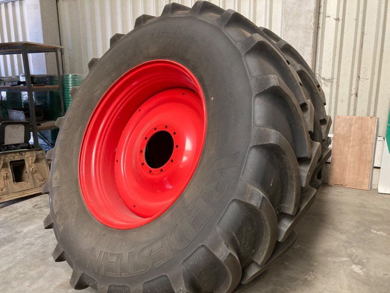 Fendt 600/70 R30 + 710/70 R42