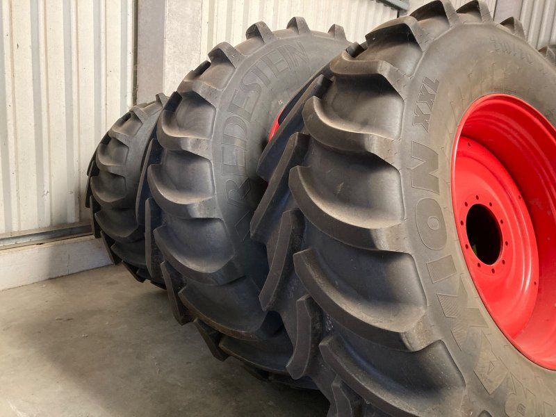 Fendt 600/70 R30 + 710/70 R42