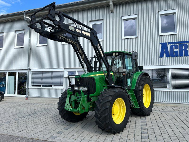 John Deere 6820