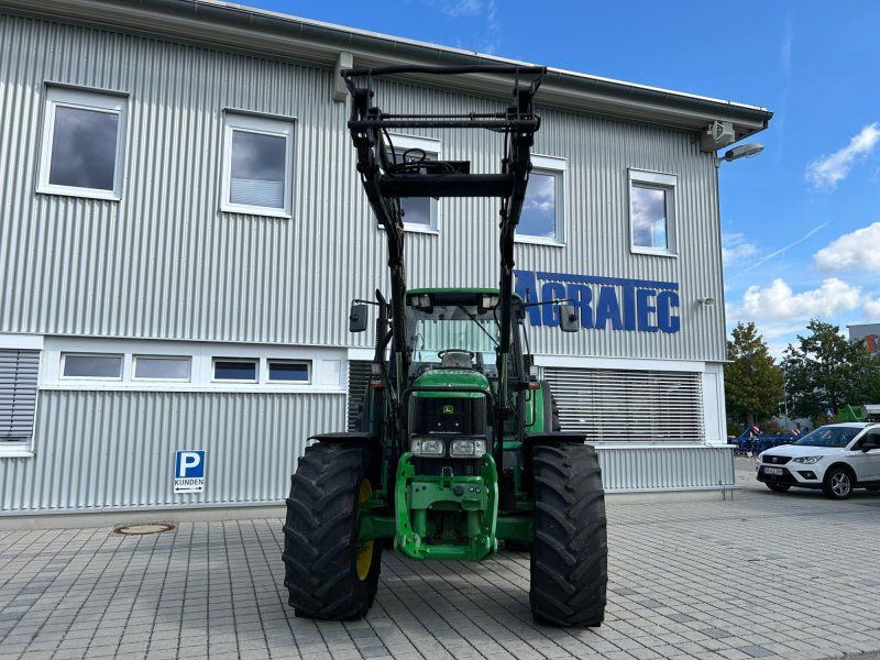 John Deere 6820