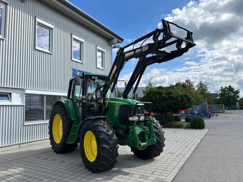 John Deere 6820