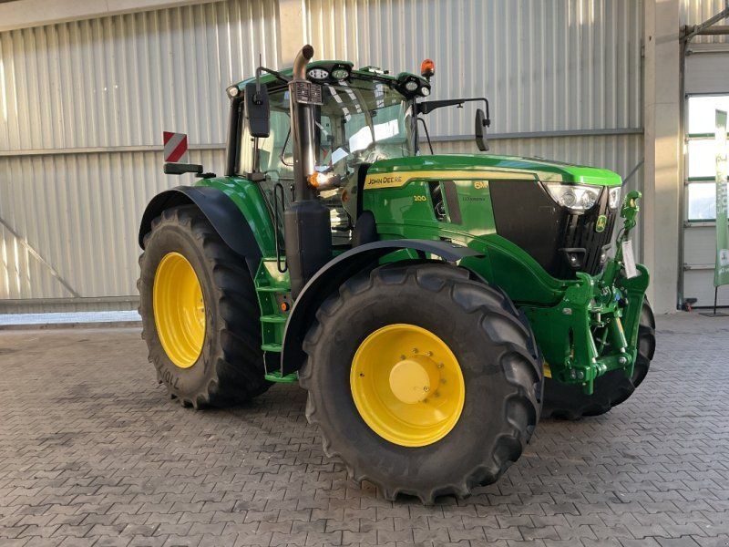 John Deere 6M 200