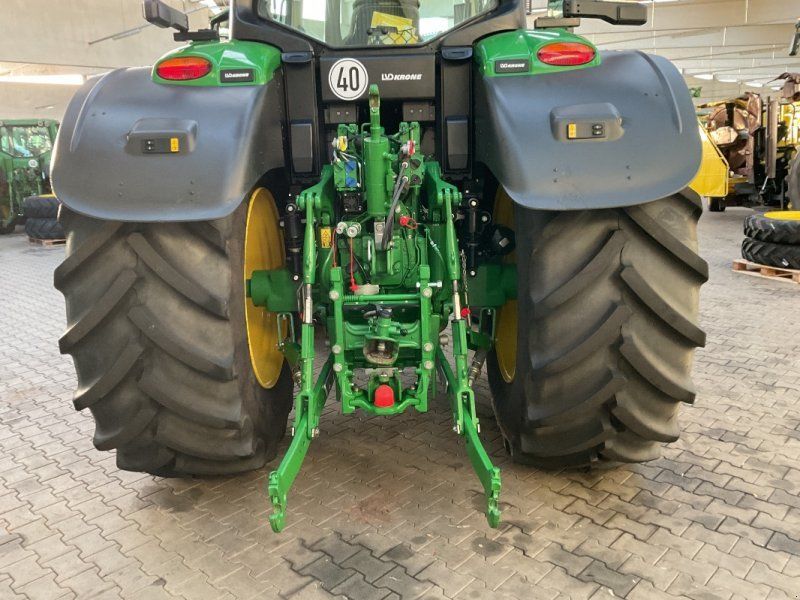 John Deere 6M 200