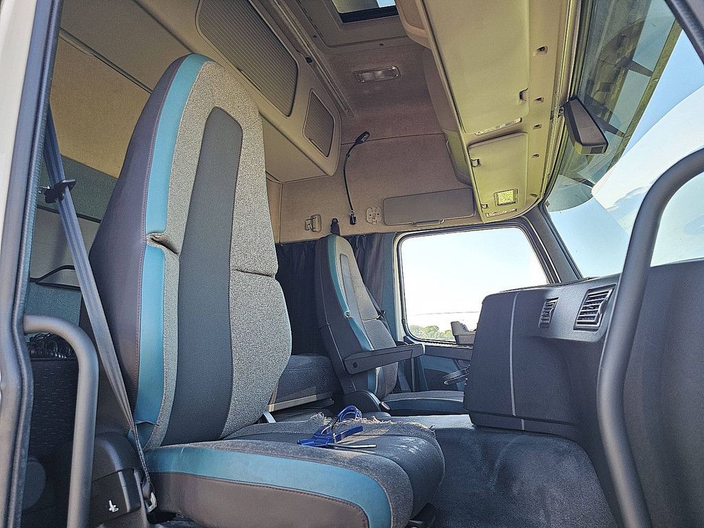 VOLVO FM 450 450 skirts airco