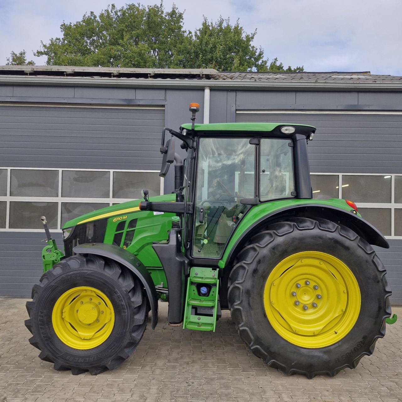 John deere 6110m