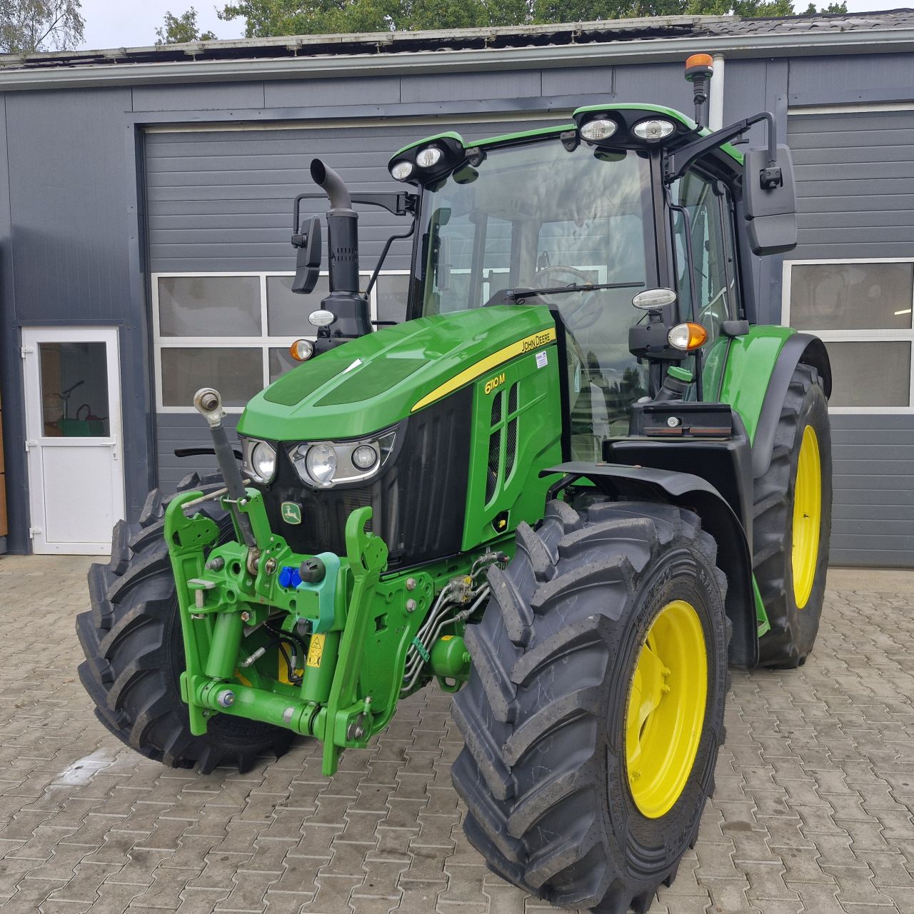 John deere 6110m