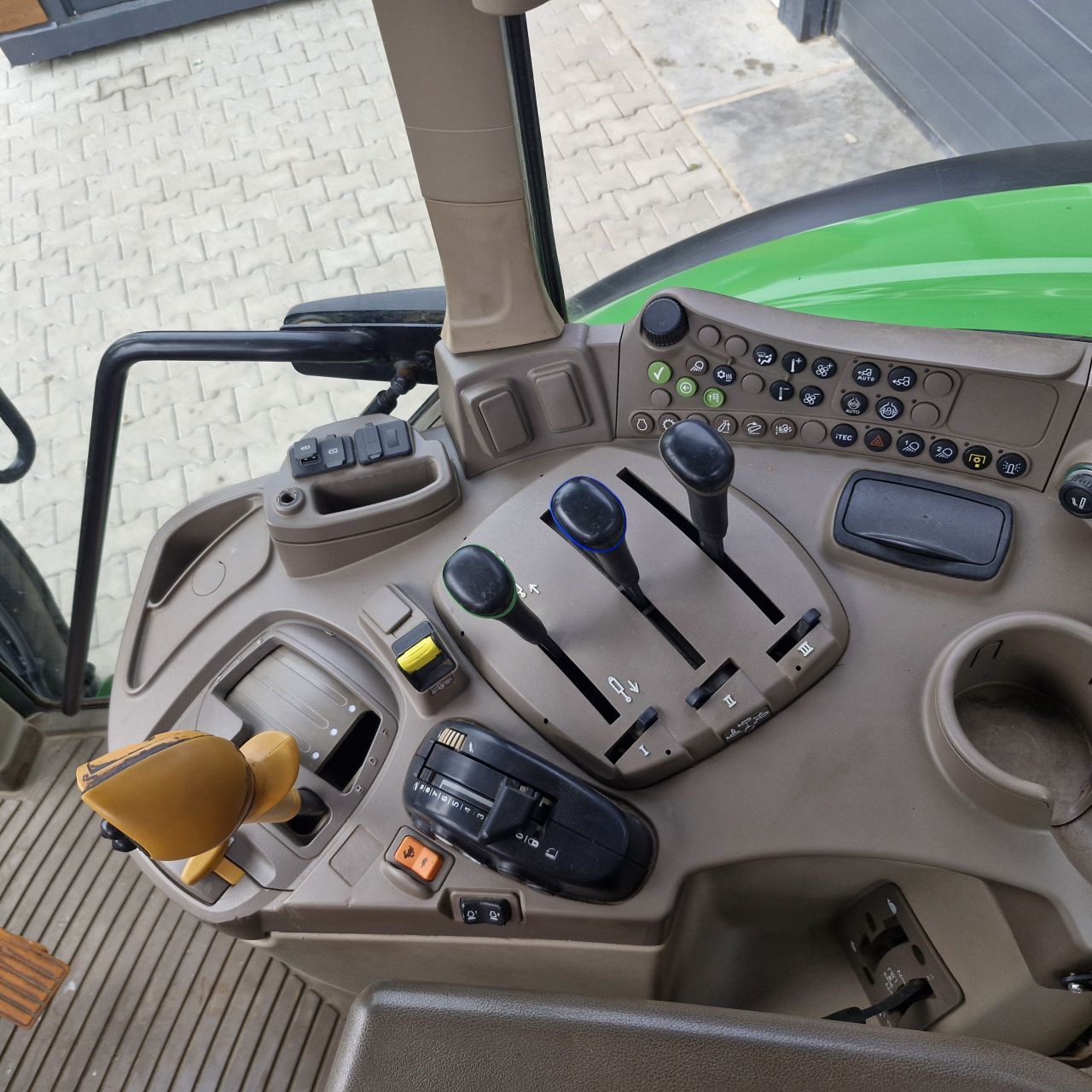 John deere 6110m