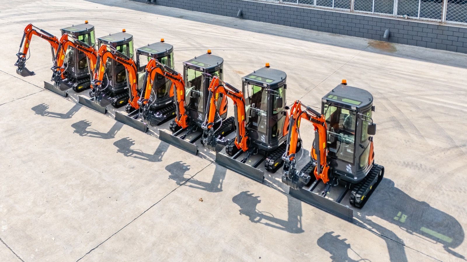 Senna Tools SA25 graafmachine 2500 kg – Yanmar – 3 bakken