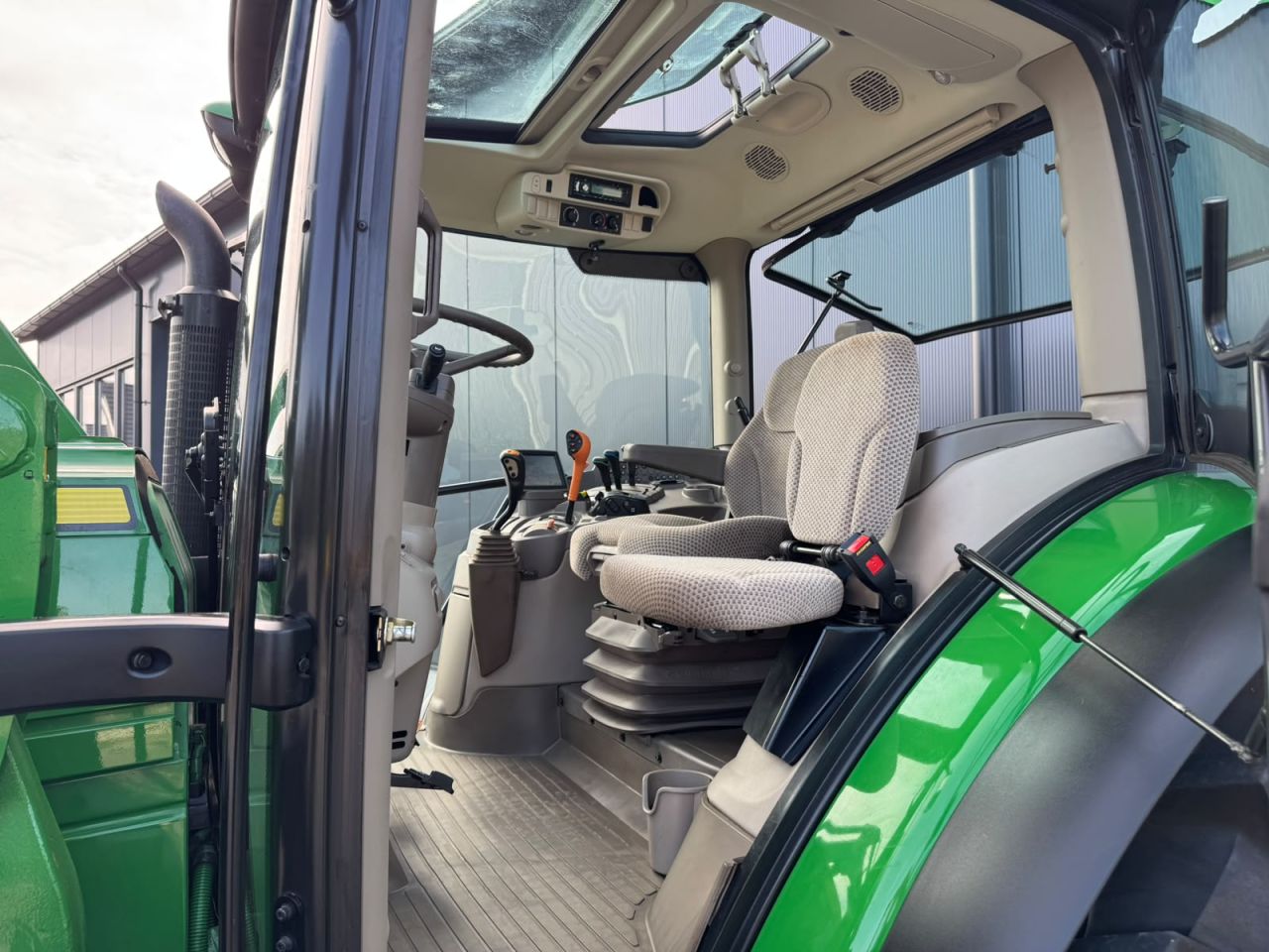 John Deere 6105R AQ