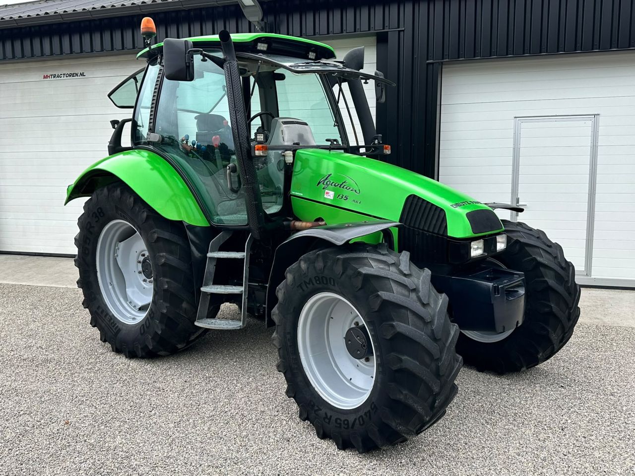 TE KOOP: zeer nette DEUTZ AGROTRON 135