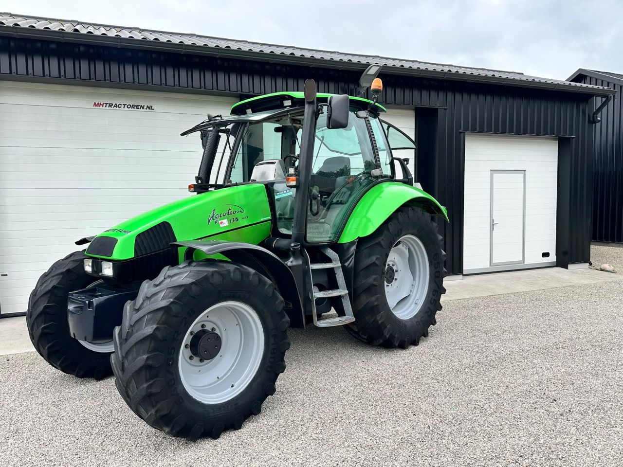 TE KOOP: zeer nette DEUTZ AGROTRON 135
