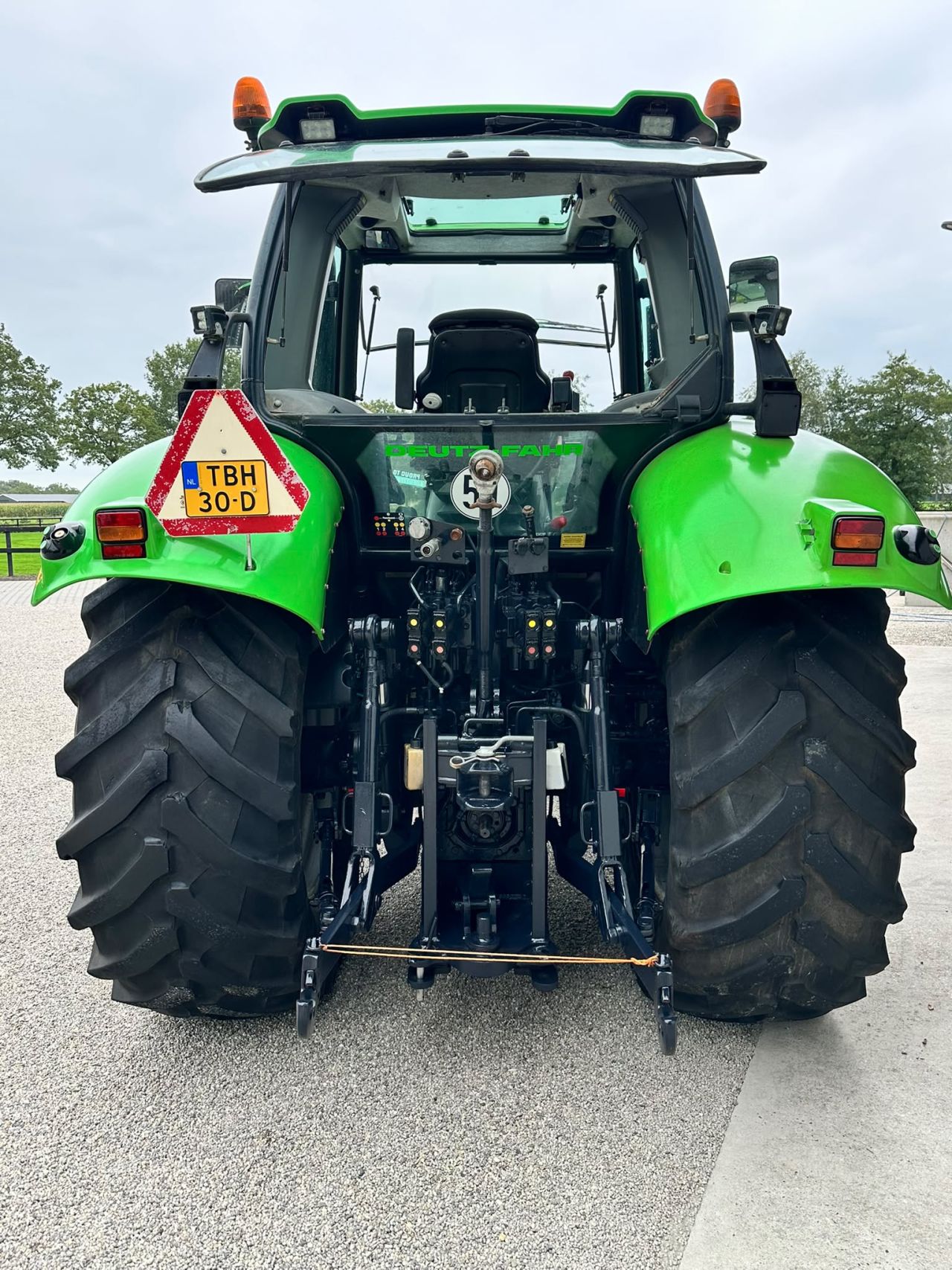 TE KOOP: zeer nette DEUTZ AGROTRON 135