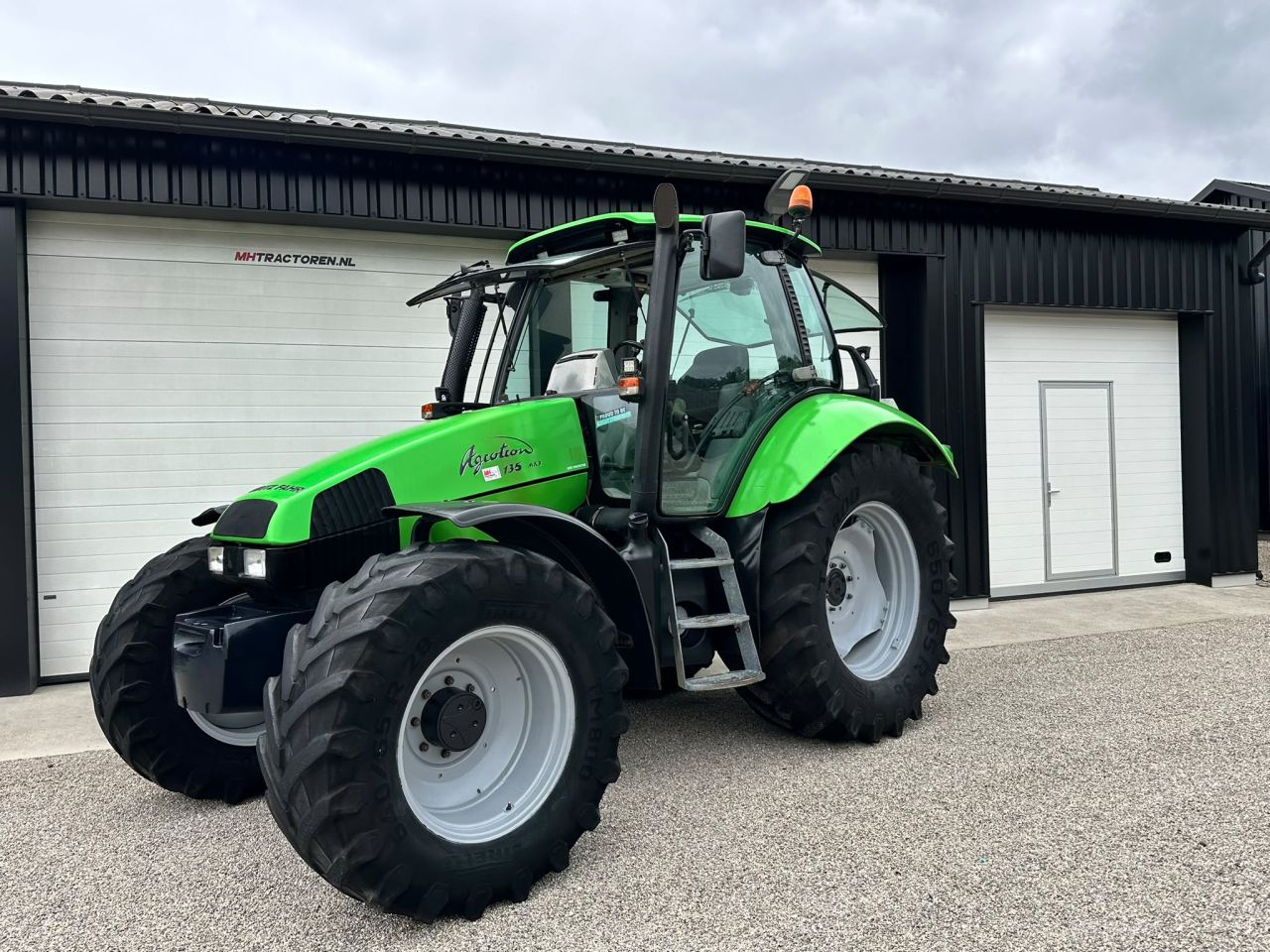 TE KOOP: zeer nette DEUTZ AGROTRON 135