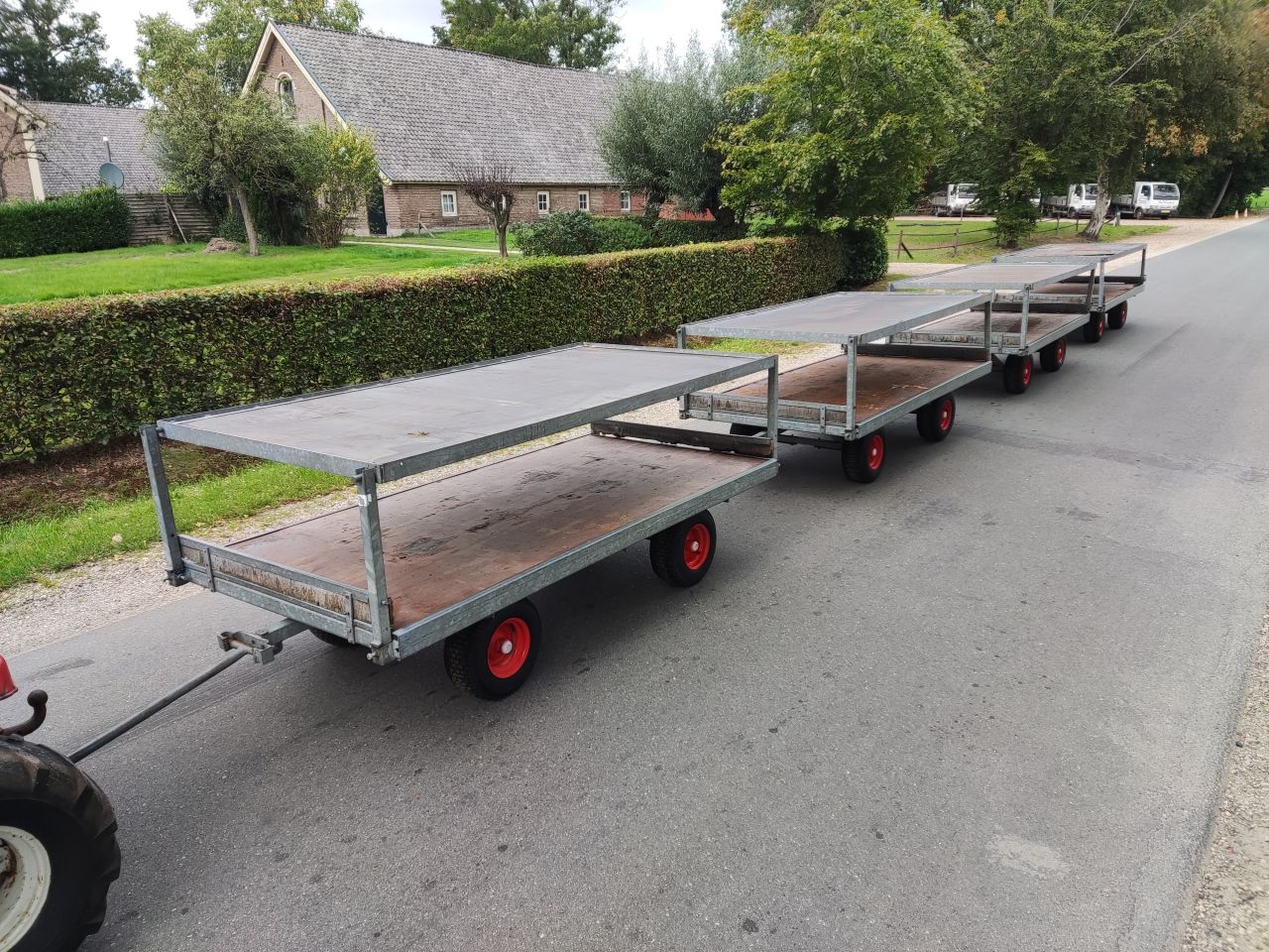 4 meesturende aanhangwagens (volgwagen, 2,50 (l) x 1,25 (b))