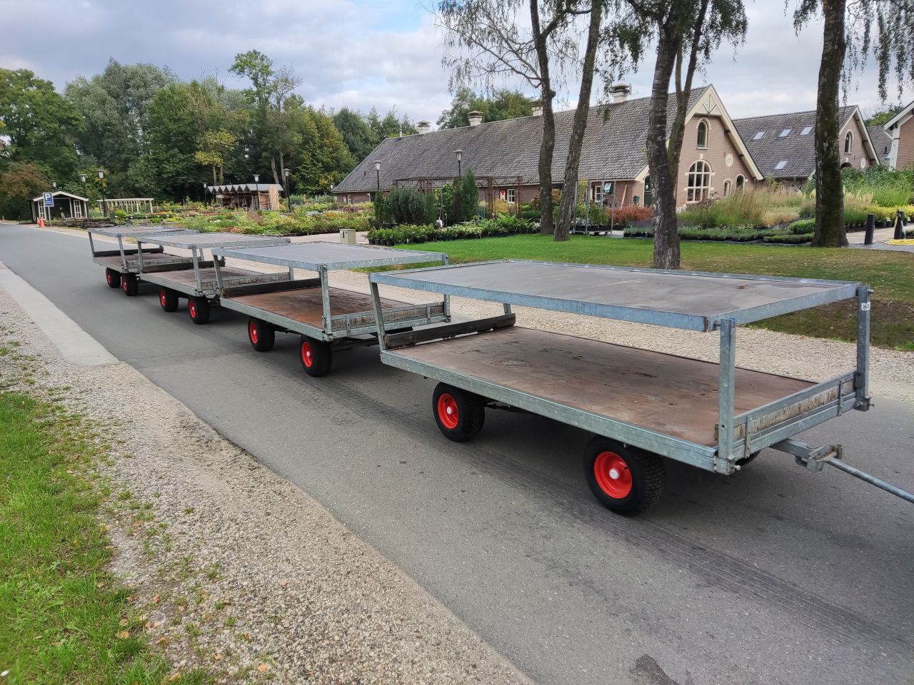 4 meesturende aanhangwagens (volgwagen, 2,50 (l) x 1,25 (b))