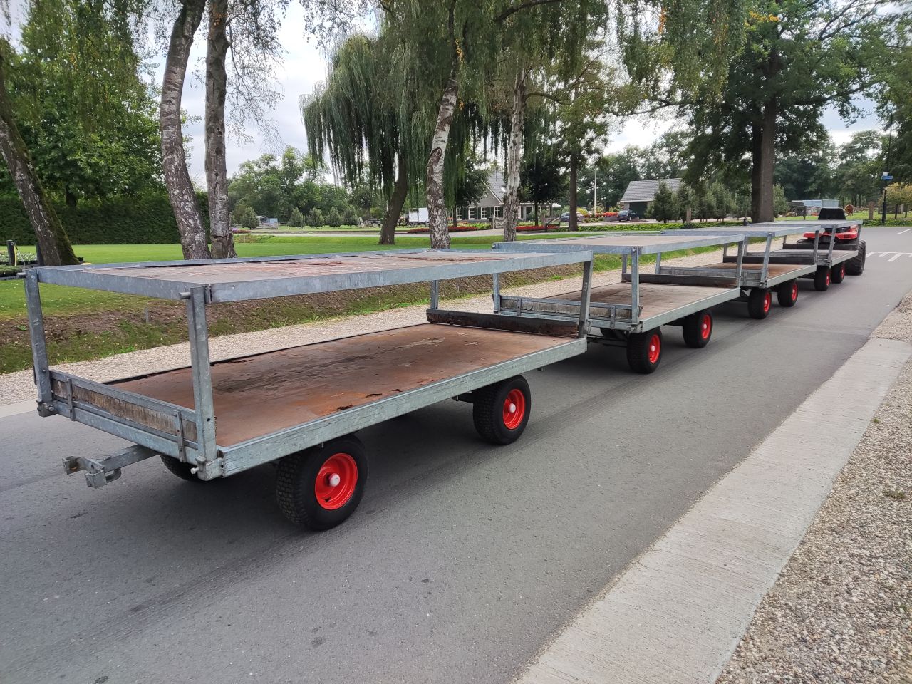 4 meesturende aanhangwagens (volgwagen, 2,50 (l) x 1,25 (b))