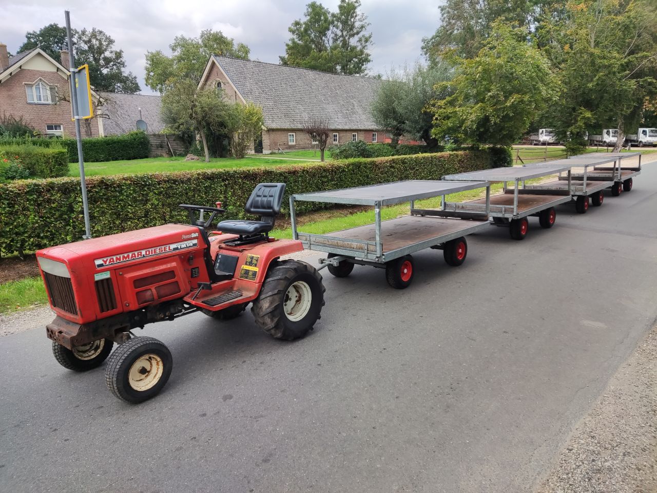 4 meesturende aanhangwagens (volgwagen, 2,50 (l) x 1,25 (b))