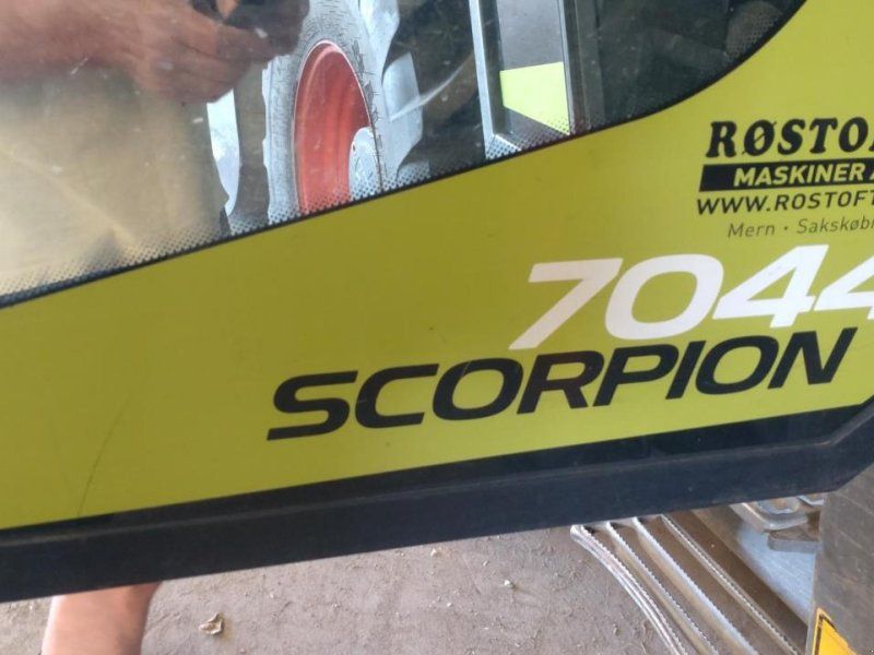 Claas SCORPION 7044