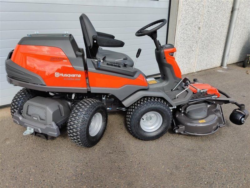 Husqvarna R418TsX AWD SÆRTILBUD INKL. 112cm KLIPPEBORD FØRST TIL MØLLE