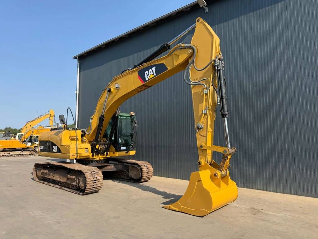 CAT 323D L