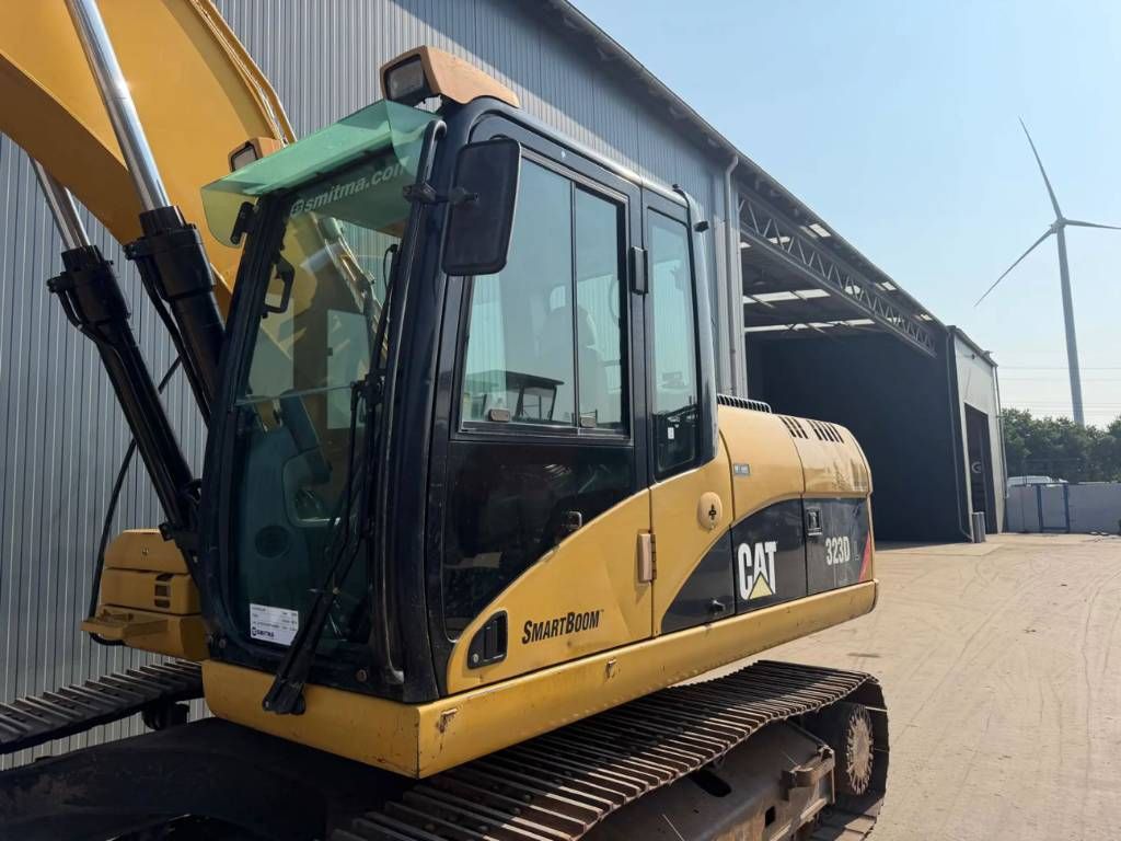 CAT 323D L