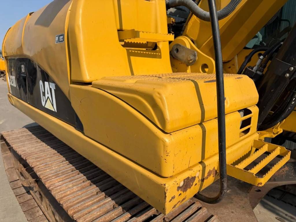 CAT 323D L