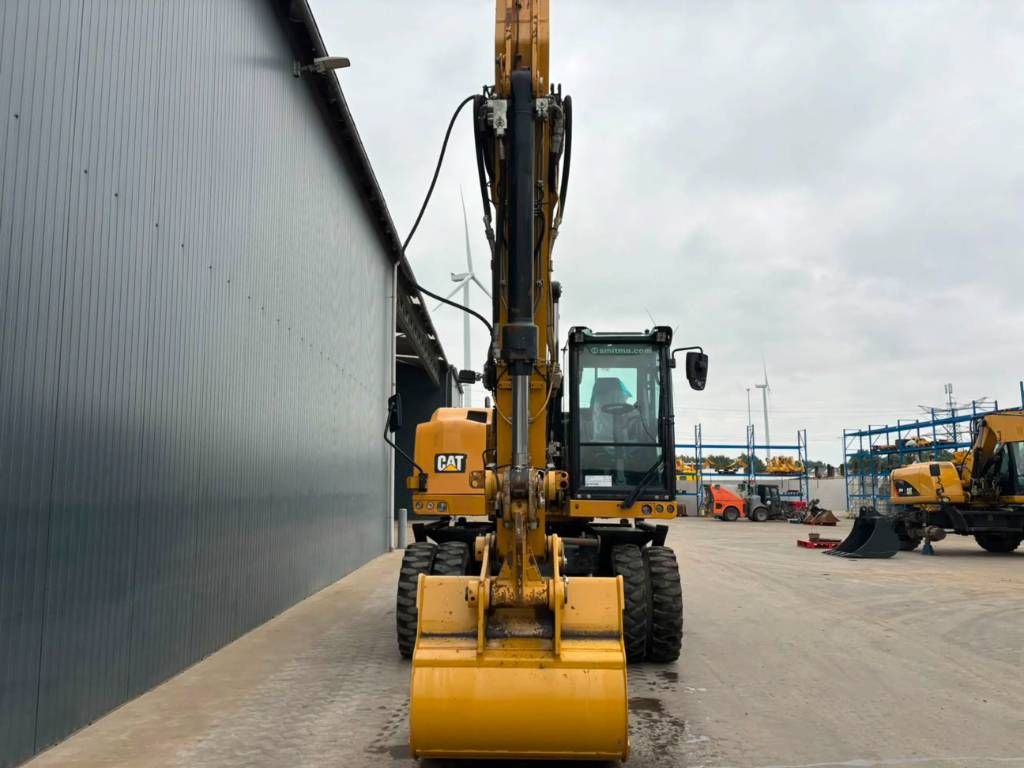 CAT M320F