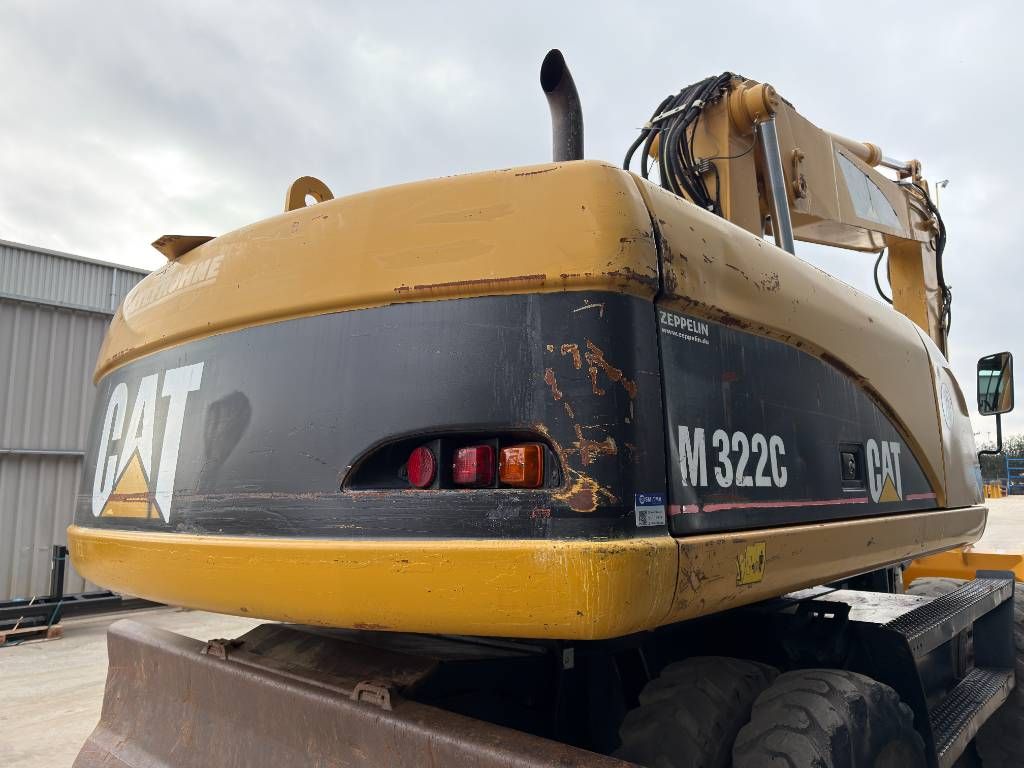CAT M322C