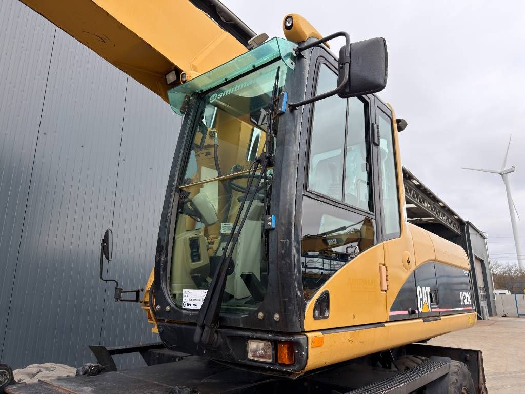 CAT M322C