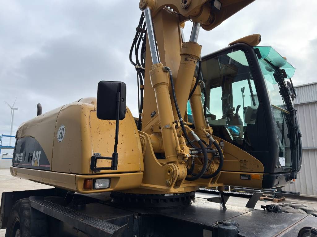 CAT M322C