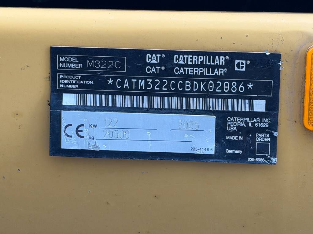 CAT M322C