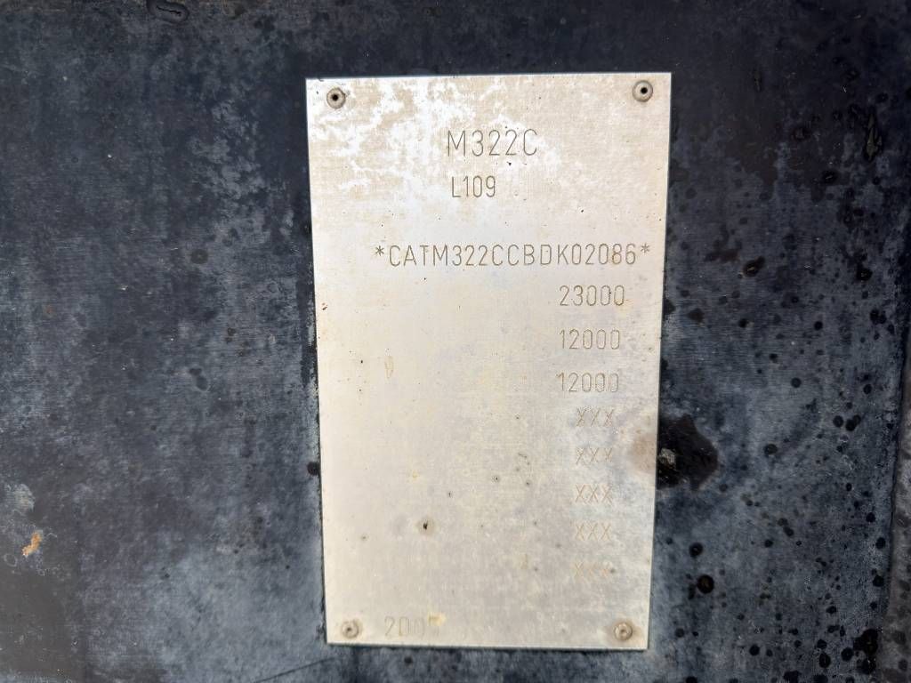 CAT M322C
