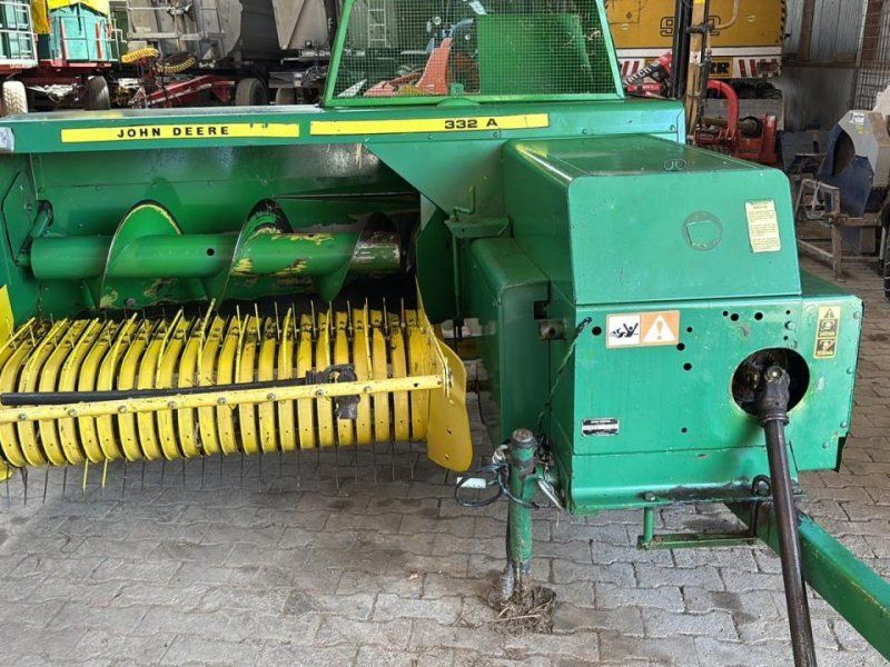 John Deere 332A