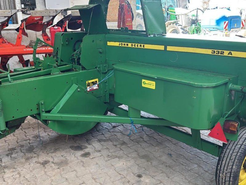 John Deere 332A