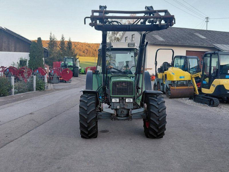 Fendt 250 S Allrad mit Frontlader