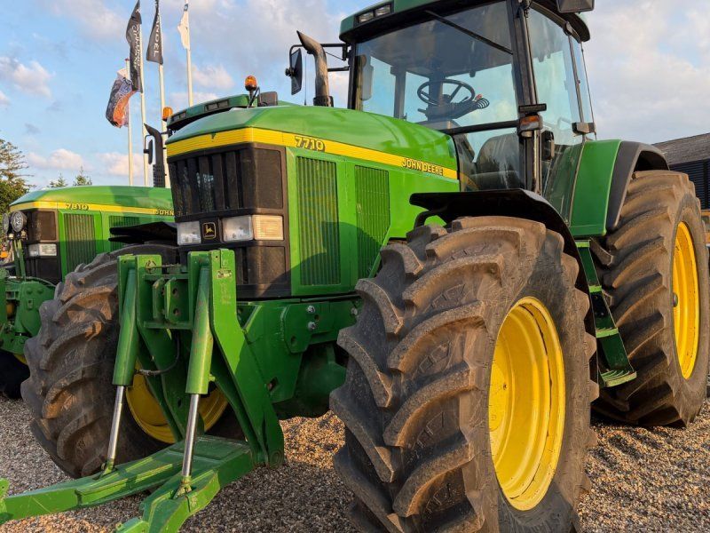 John Deere 7710