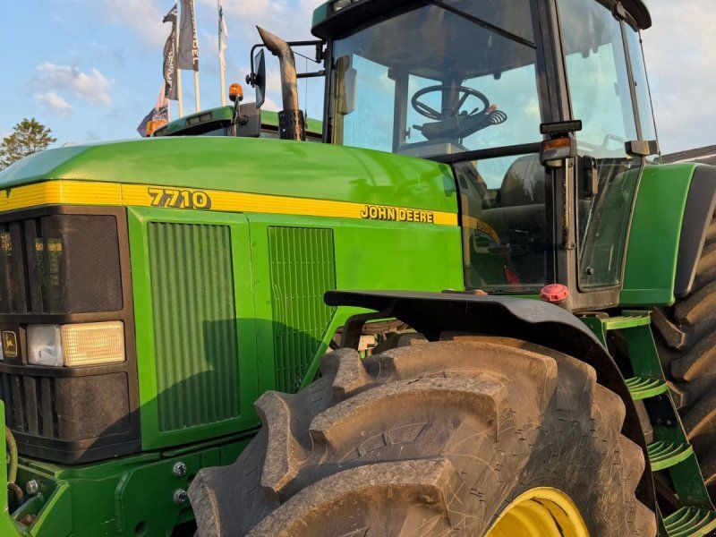 John Deere 7710