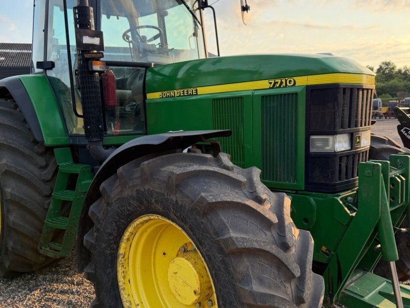 John Deere 7710