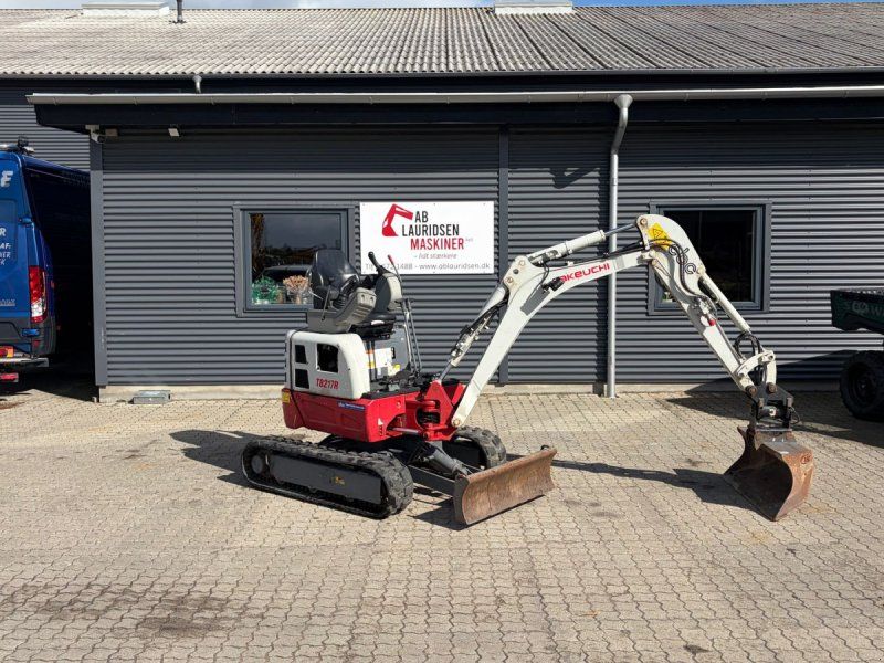 Takeuchi TB217R Årgang m/ Powertilt PTA-4.5 og 100 cm JST skovl