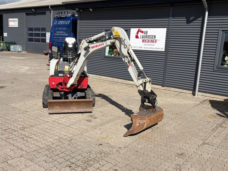 Takeuchi TB217R Årgang m/ Powertilt PTA-4.5 og 100 cm JST skovl