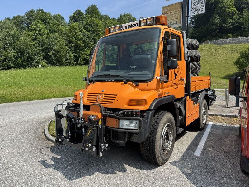 Mercedes-Benz U400