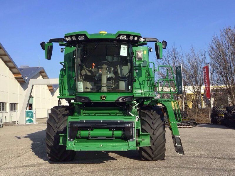 John Deere S7 700