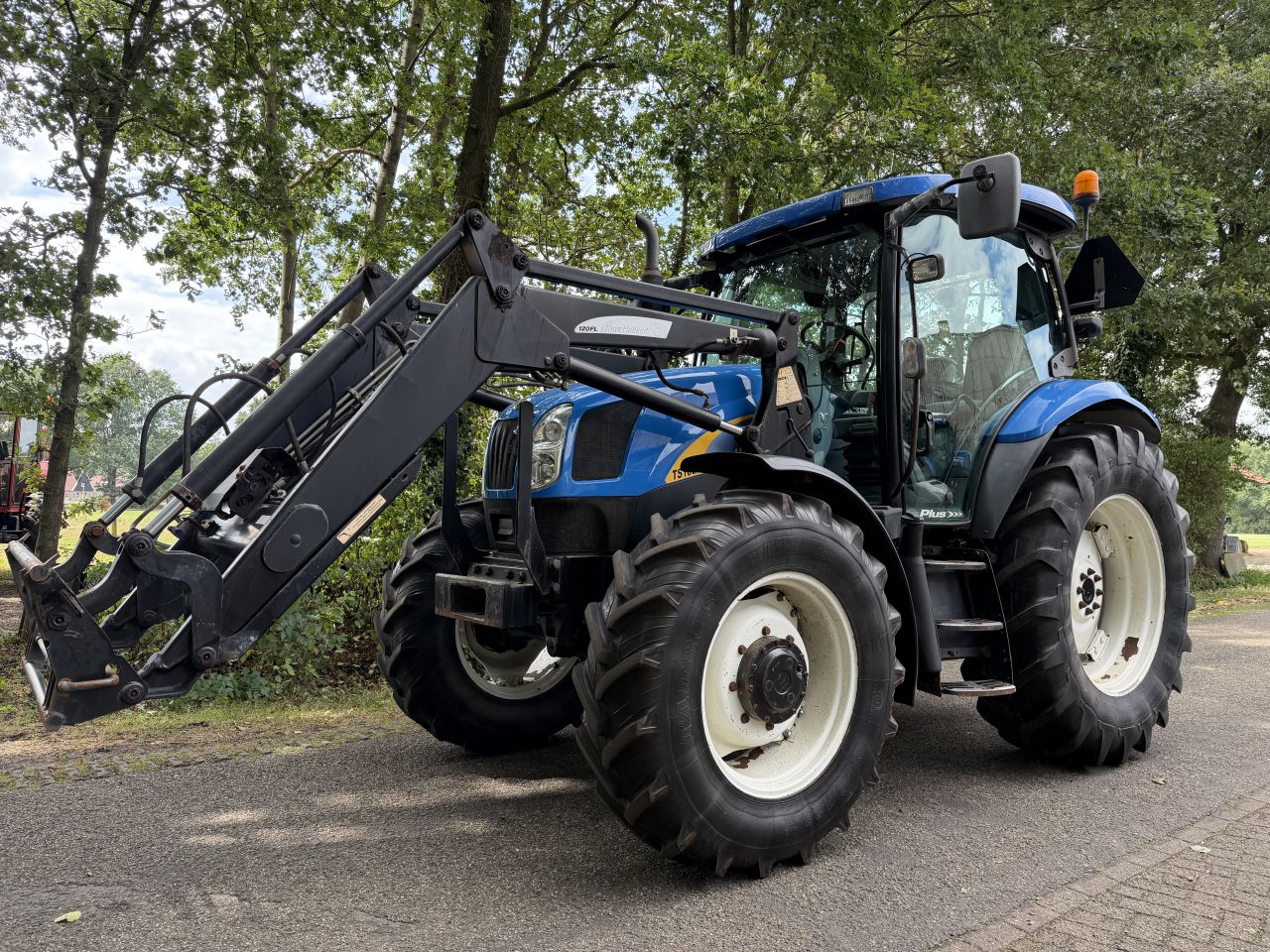 New Holland TS100A Plus
