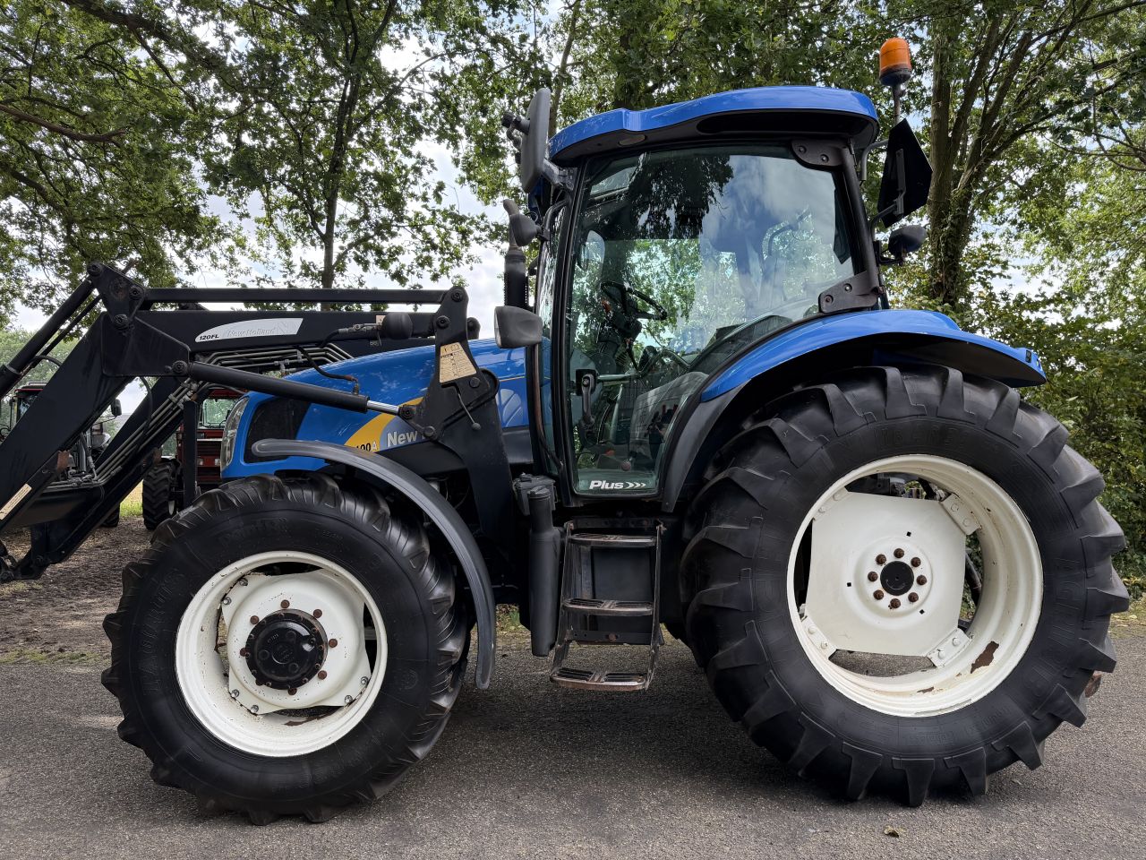 New Holland TS100A Plus