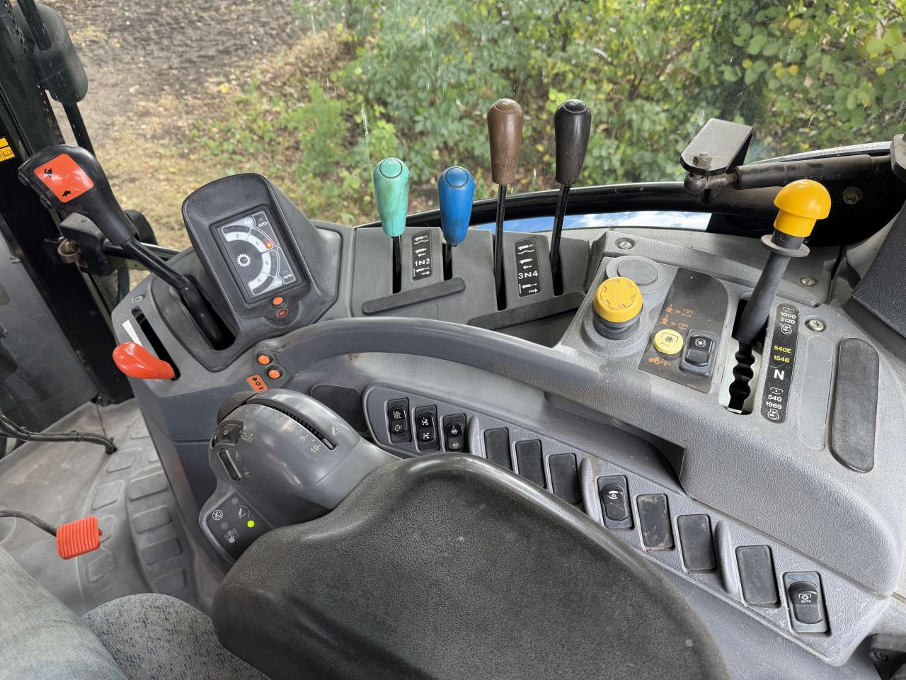 New Holland TS100A Plus