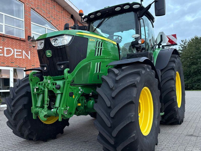 John Deere 6215R