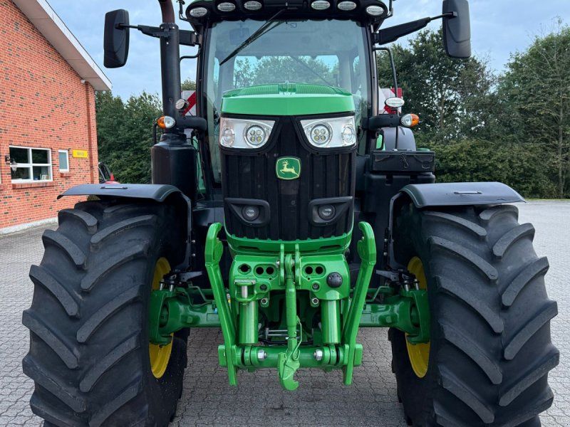 John Deere 6215R