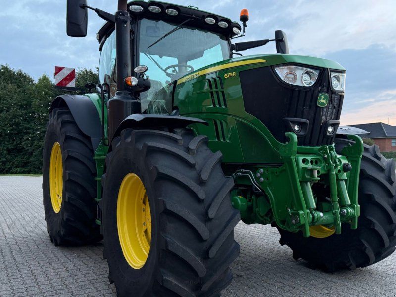 John Deere 6215R