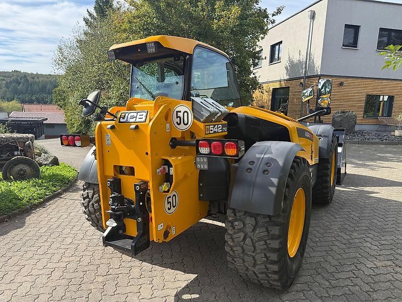 JCB 542-70 AgriPro mit Schaufel und Gabel